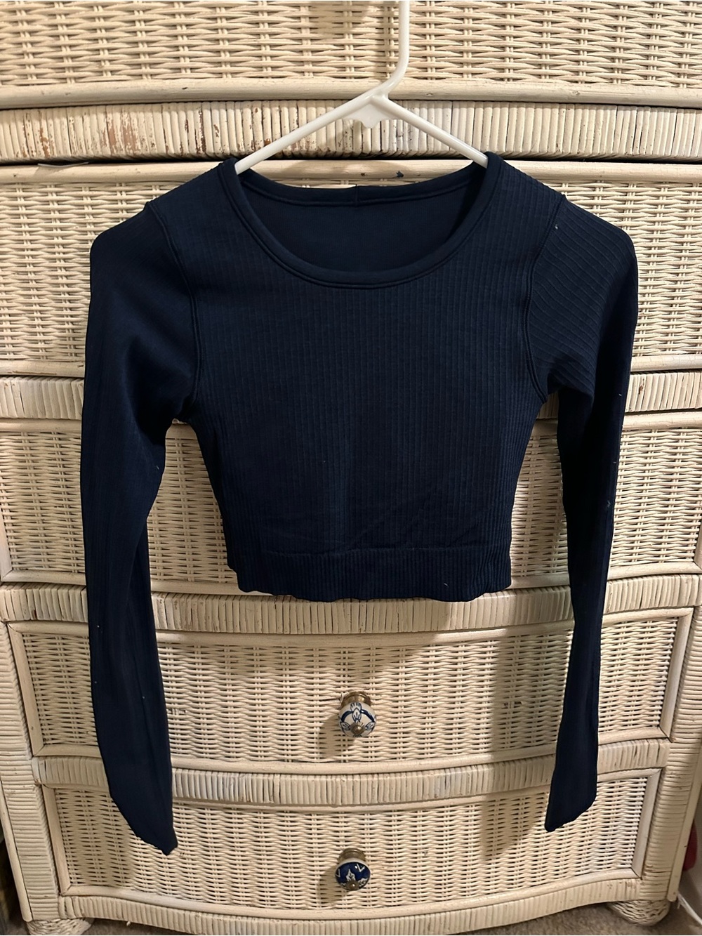 Lulu Swiftly Tech Navy Long-Sleeve Ribbed Crop Top
